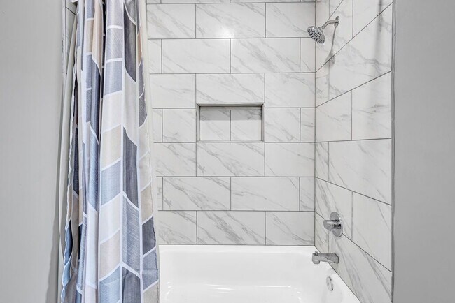 Building Photo - Snow Birds & TDY! Fully furnished 2 bed condo!