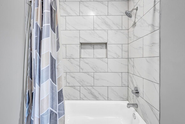 Building Photo - TDY & Cruisers Welcome!