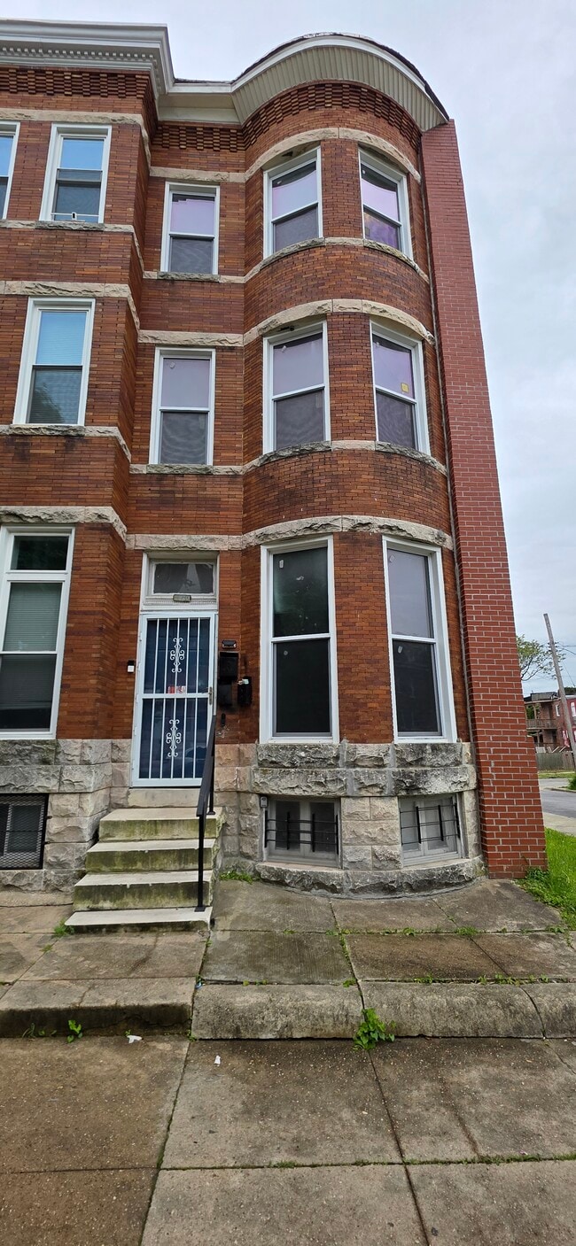 Building Photo - 2920 Parkwood Ave