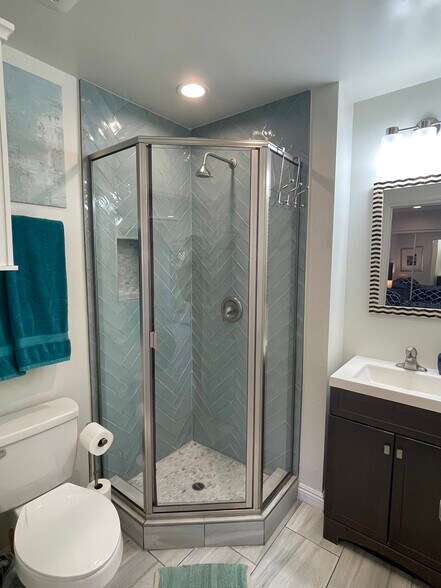 Building Photo - 2229 S Burnside Ave