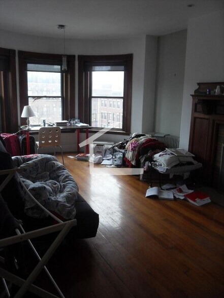Building Photo - 849 Beacon St