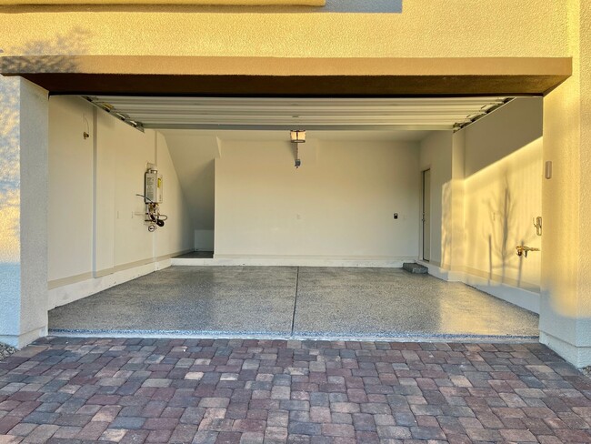 Building Photo - MOUNTAIN VIEWS, Gently lived in 4 bedroom 2.5 Bathrooms with Loft, home is a Must See!