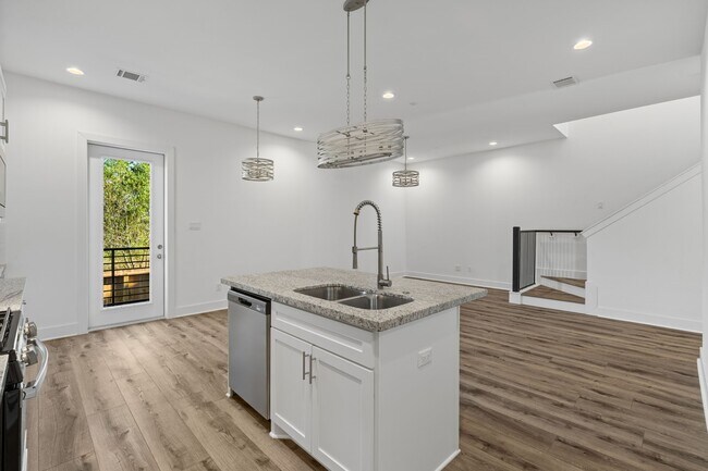 Building Photo - 5610 Savyon Dr