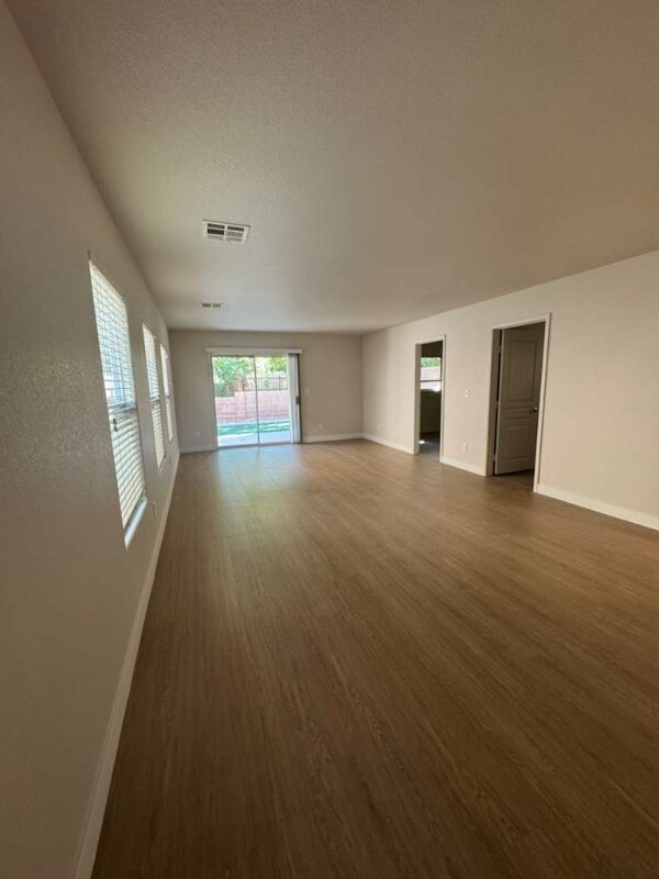 Building Photo - 695 Quayside Ct
