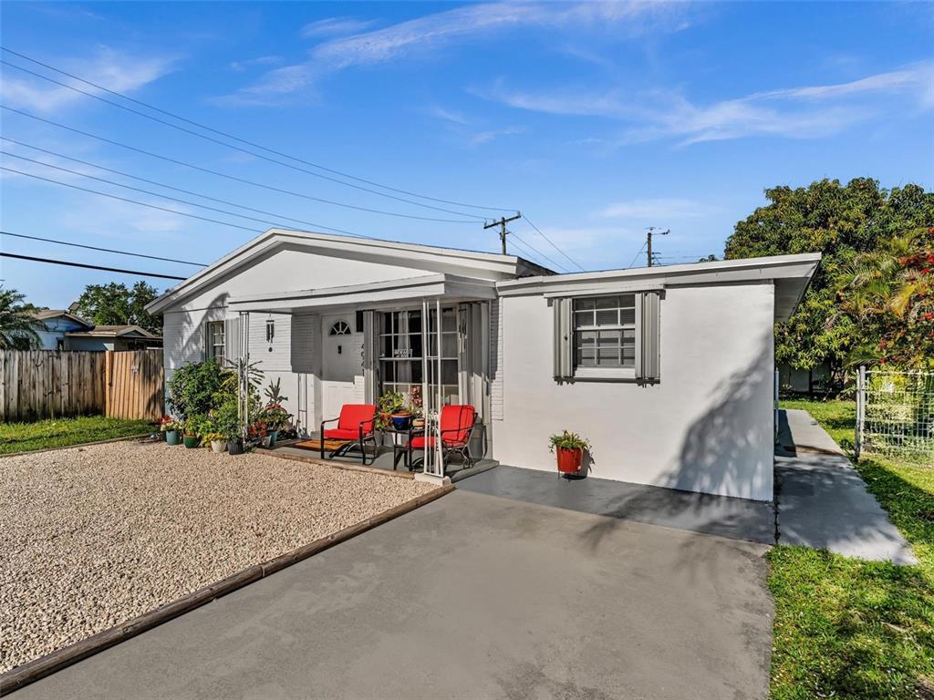 Building Photo - 4941 SW 44th Ave