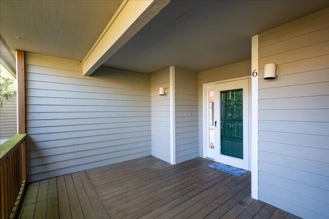 Building Photo - Yearly Rental: Convenient Location: 3-Bedroom, 2-Bath Condo in The Plantations, Lewes. $1,995/mon...