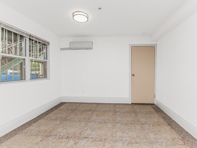 Building Photo - 661 Sagamore St