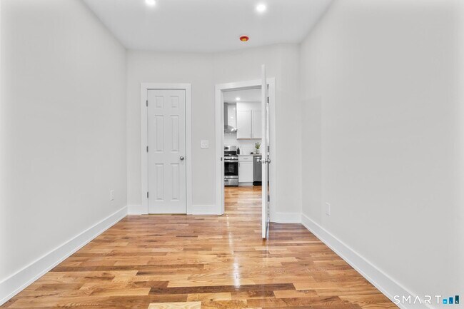 Building Photo - 54 Plaza Ave