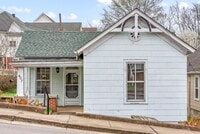 Building Photo - Cozy 2 Bedroom Downtown Home Available!