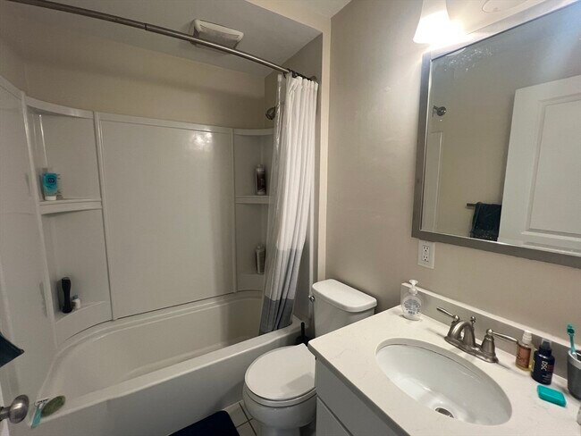 Building Photo - 56 Humphrey St