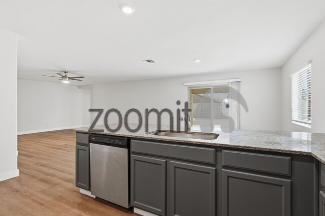 Building Photo - Amazing home in wonderful Ghost Hollow Ranch