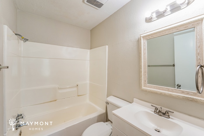 Building Photo - 370 Avon Cir