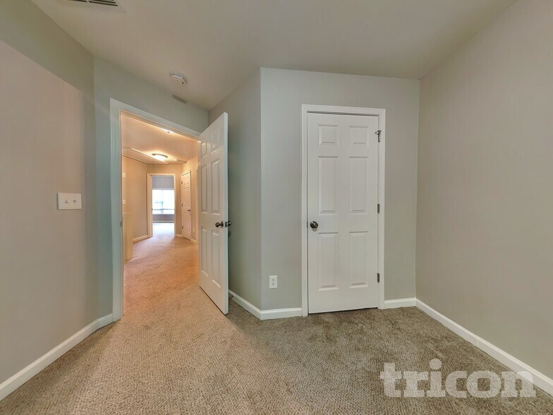 Building Photo - 2098 Clearvista Dr NW