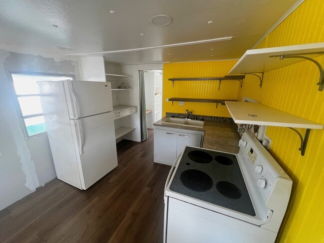 Building Photo - 616 Cortez Rd W