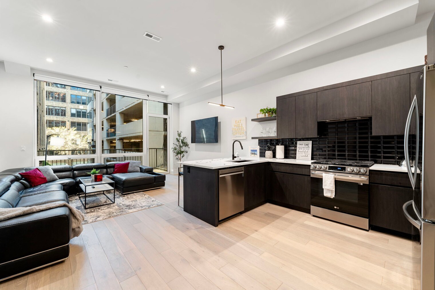 Building Photo - 318 W Grand Ave