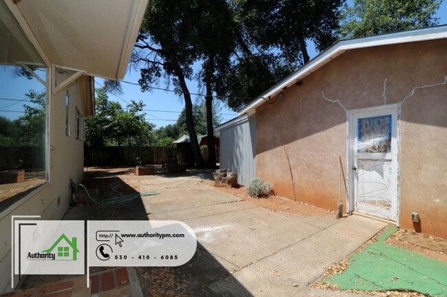 Building Photo - 1848 Shady Ln