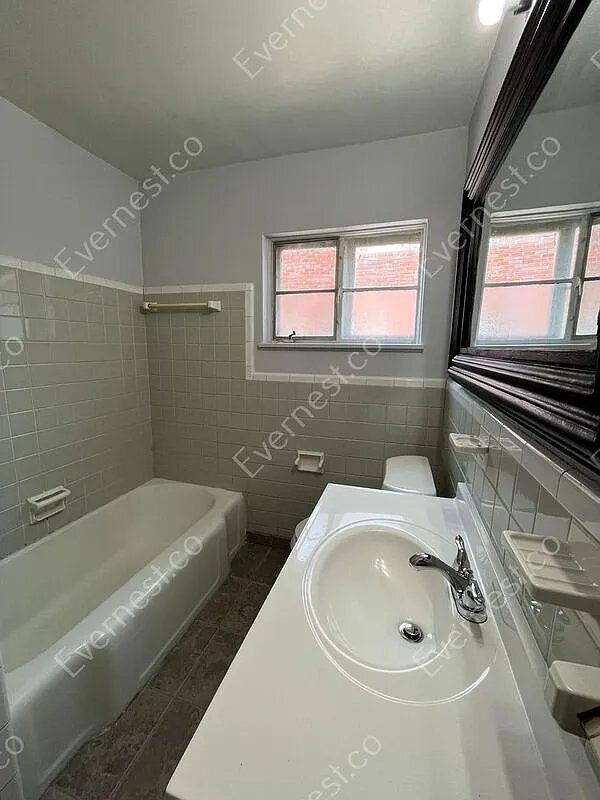 Building Photo - 14233 Piedmont St