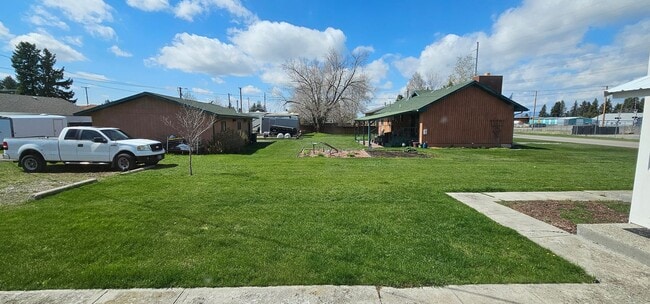 Building Photo - Fully Furnished, All Utilities Included, Dog Friendly 1 Bed 1 Bath Available Now!