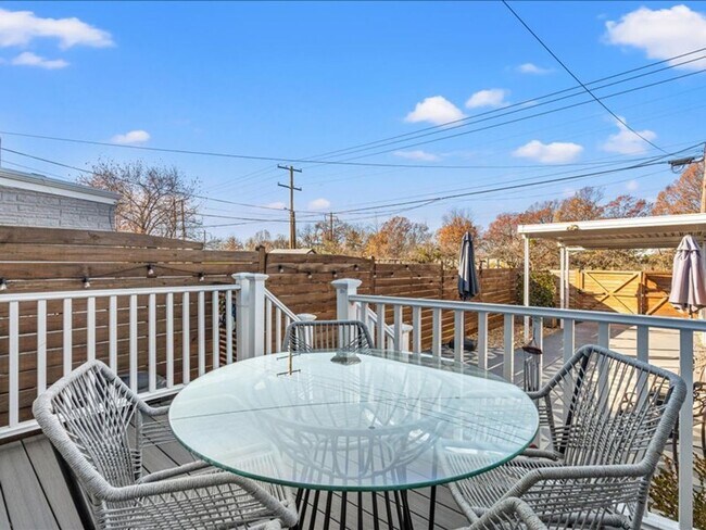 Building Photo - Distinctive Two Bedroom Beauty in Deanwood