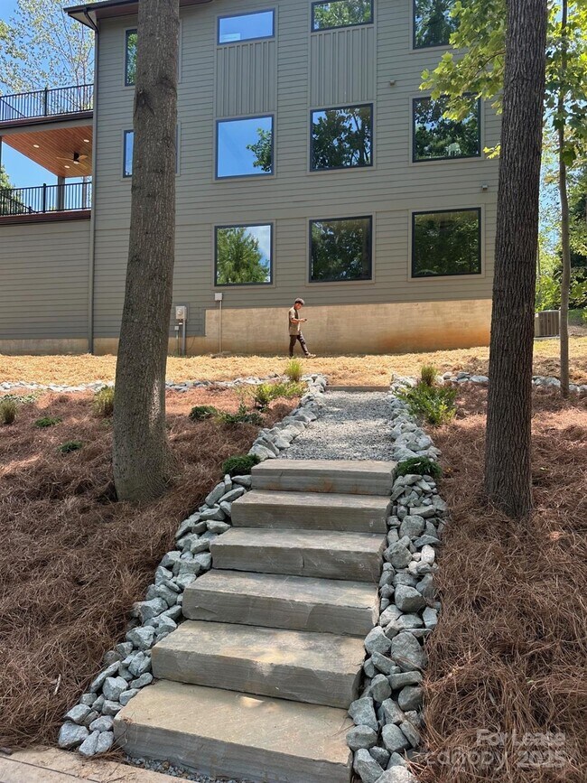 Building Photo - 150 Driftwood Dr