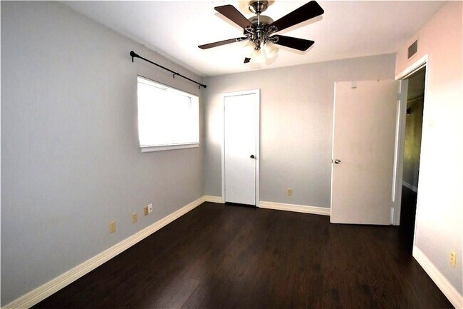 Building Photo - 508 Worcester Way