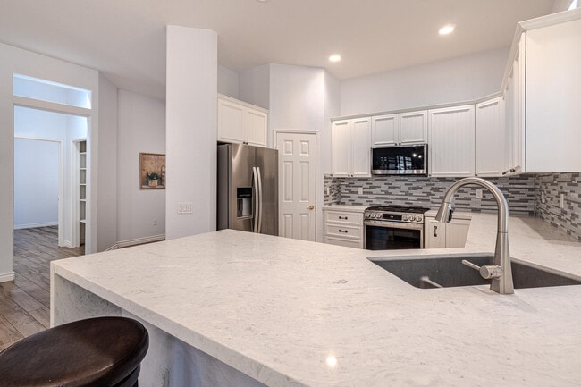 Building Photo - 44357 Royal Lytham Dr