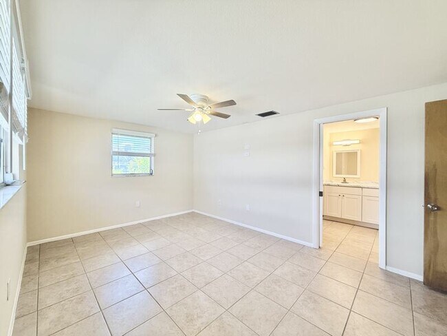 Building Photo - 8026 Brighton Dr
