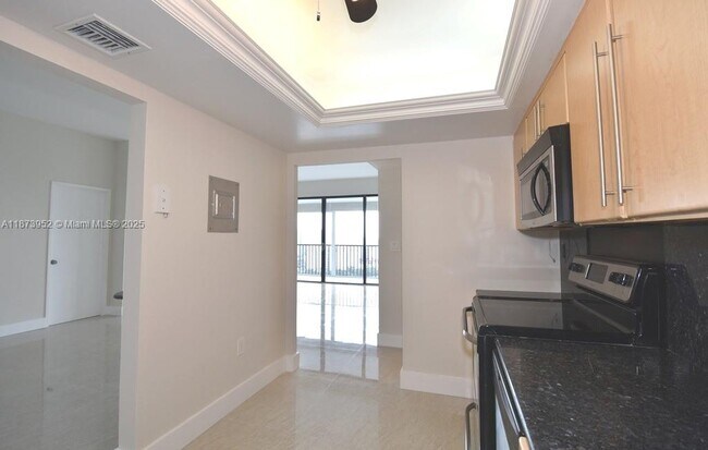 Building Photo - 3701 N Country Club Dr