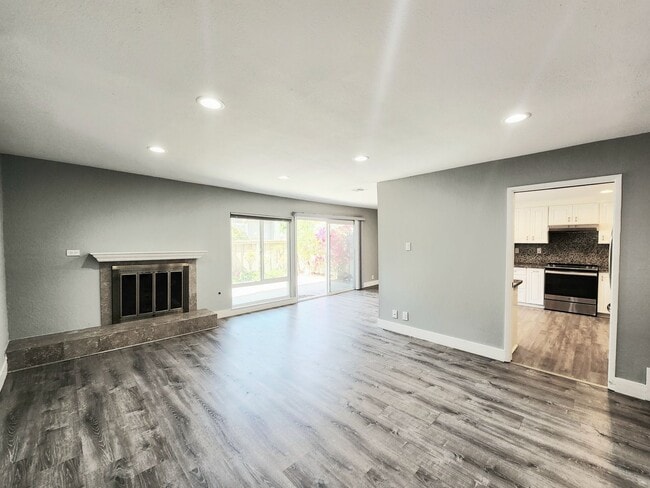 Building Photo - Spacious 4 bedroom in Foster City