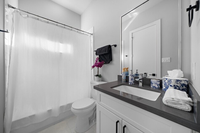 Building Photo - 3513 Hutchins St