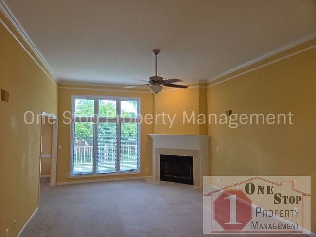 Building Photo - Beautiful 2 bedroom, 3 bathroom Villa in Overland Park!