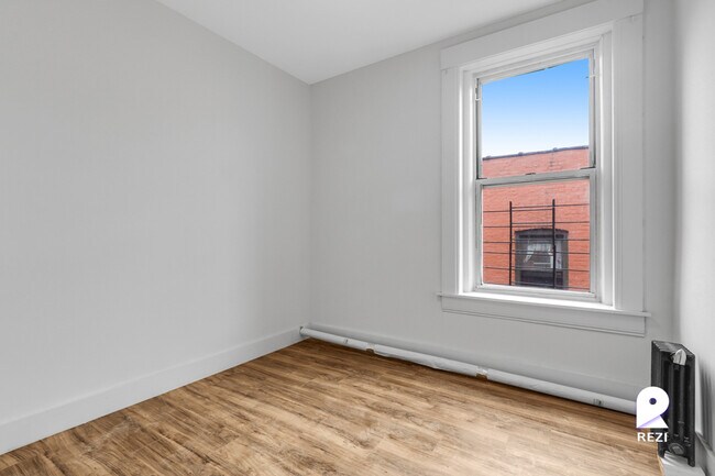 Building Photo - 737 E 219th St