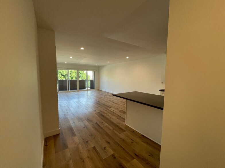 Building Photo - 1284 Havenhurst Dr