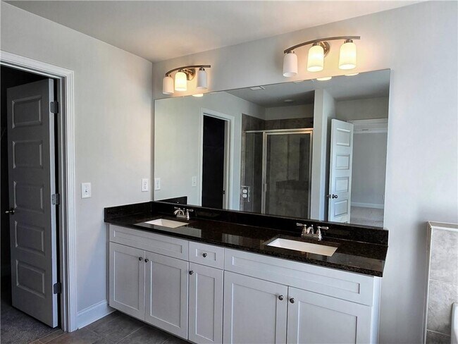 Building Photo - 345 Hellen Vly Dr