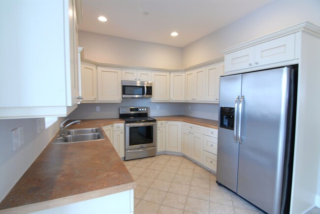 Building Photo - Downtown City Living Spacious 1 bedroom 1 ...