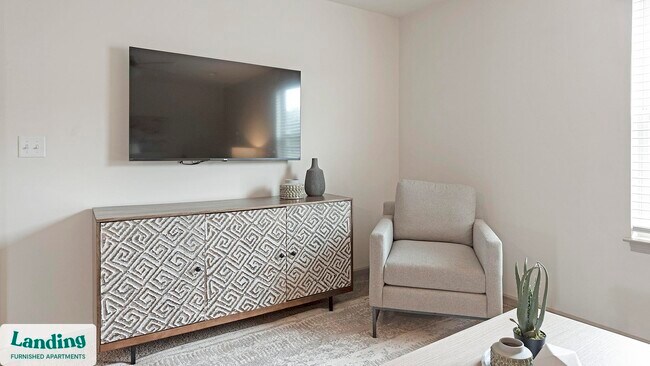 Building Photo - 610 Universal Dr