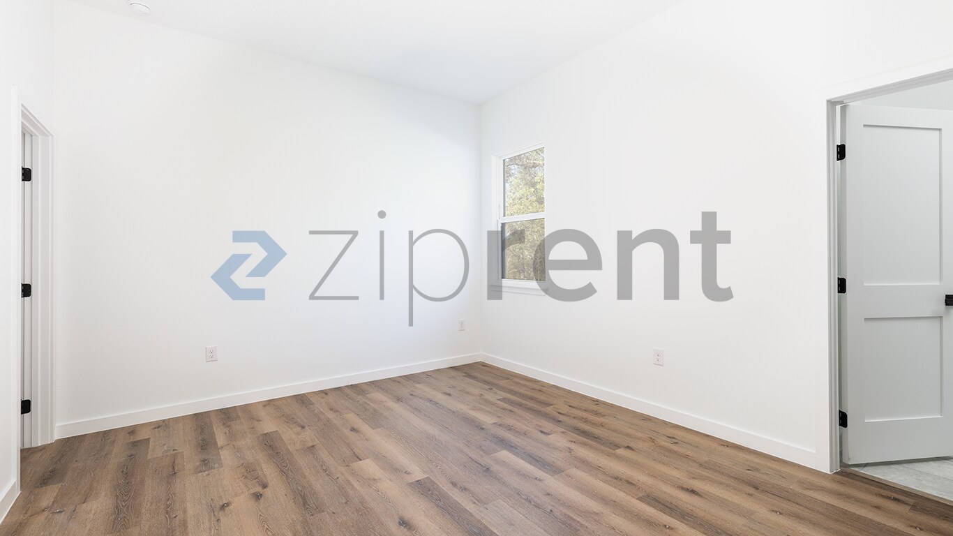 Building Photo - Unit