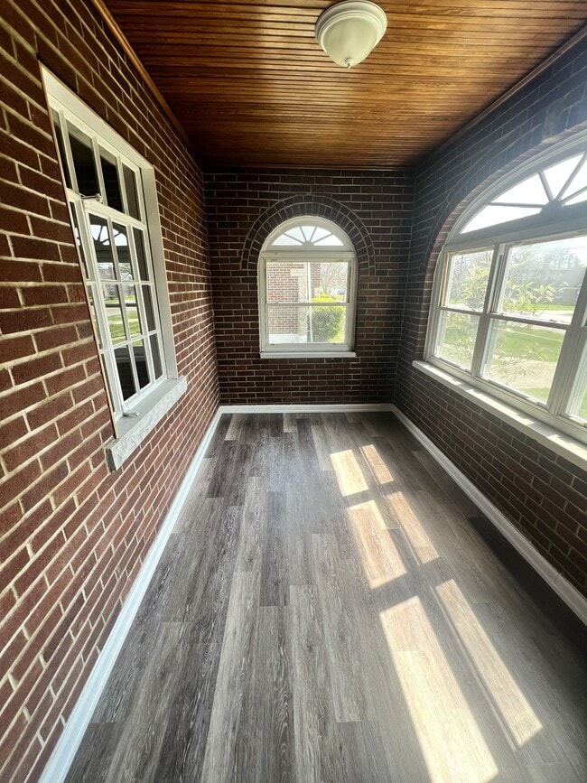 Building Photo - 5194 Sidney Rd