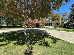 Building Photo - 5 Bed 3 Bath In Alamo W/ Pool