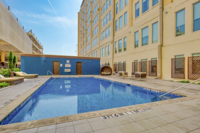 Building Photo - 500 S Ervay St