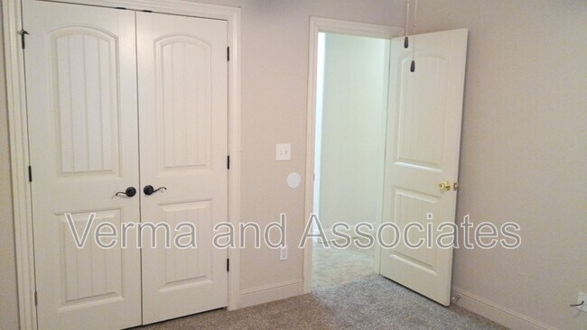 Building Photo - 2703 SW Ledbury Cove