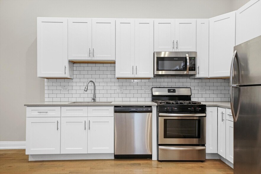 Building Photo - 1946 S Racine Ave