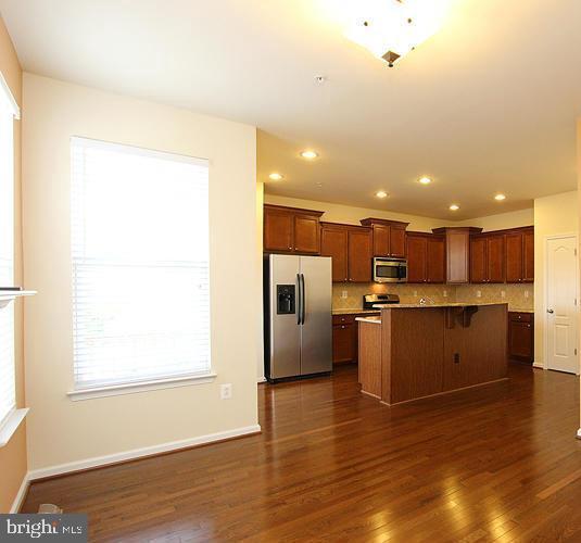 Building Photo - 23236 Roberts Tavern Dr
