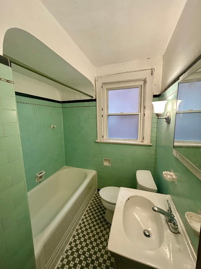 Building Photo - 1311 Oakhill St