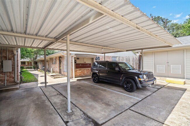 Building Photo - 1106 W Tri Oaks Ln
