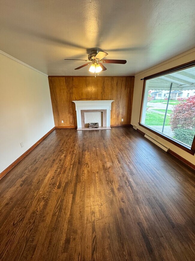 Building Photo - 212 E Kline St