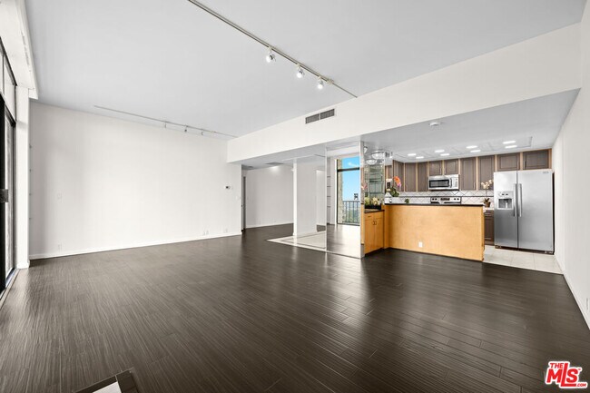 Building Photo - 10535 Wilshire Blvd