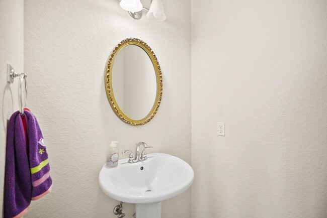 Building Photo - 1438 Crescent Green Dr