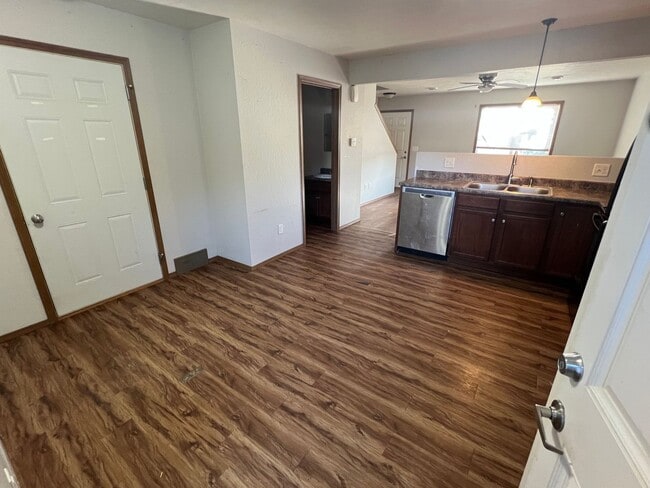 Building Photo - 325 Arianna Pl