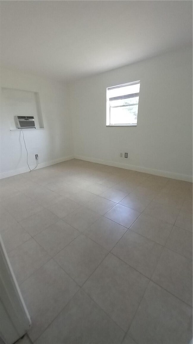Building Photo - 330 NW 38th St